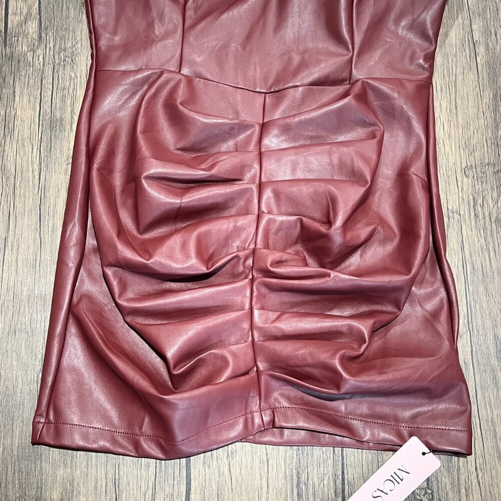 Elegant Burgundy Sleeveless Dress - Picture 6 of 9